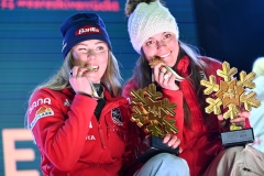 SAALBACH, AUSTRIA, 11.FEB.25 - ALPINE SKIING - TEAM COMBINED, LADIES, MEDAL PLAZA, SIEGEREHRUNG. - FIS ALPINE WORLD SKI CHAMPIONSHIPS SAALBACH 2025
IMAGE  SHOWS : Mikaela Shiffrin and Breezy Johnson (USA).
PHOTO: SMP/WINTER