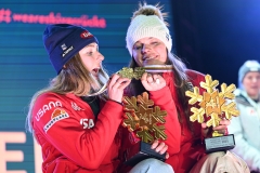 SAALBACH, AUSTRIA, 11.FEB.25 - ALPINE SKIING - TEAM COMBINED, LADIES, MEDAL PLAZA, SIEGEREHRUNG. - FIS ALPINE WORLD SKI CHAMPIONSHIPS SAALBACH 2025
IMAGE  SHOWS : Mikaela Shiffrin and Breezy Johnson (USA).
PHOTO: SMP/WINTER